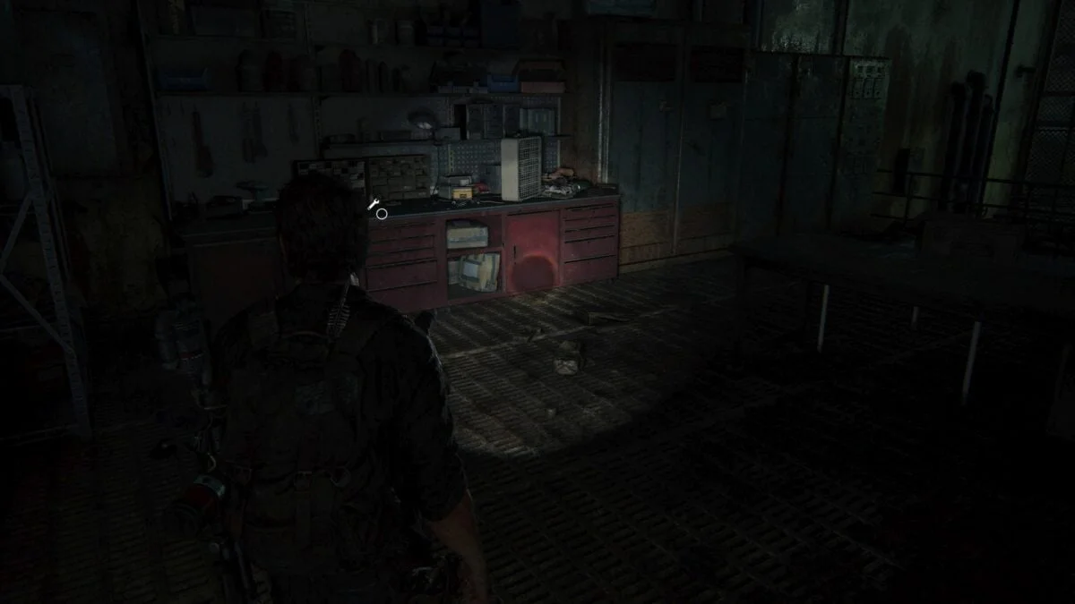 Die letzte Werkbank in The Last of Us Part 1 erwartet euch am Ende des unterirdischen Tunnels. 