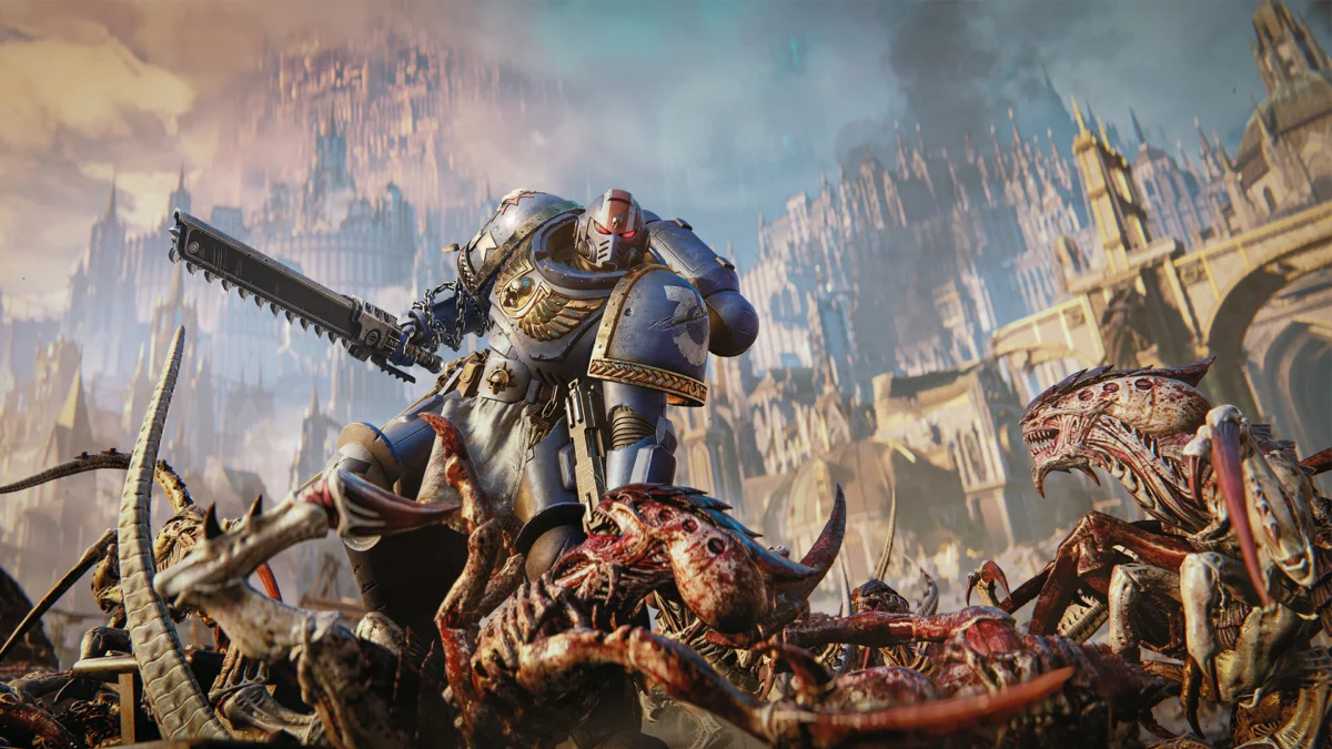 Der Protagonist Titus aus dem Spiel Warhammer 40.000: Space Marine 2 inmitten von Tyraniden.