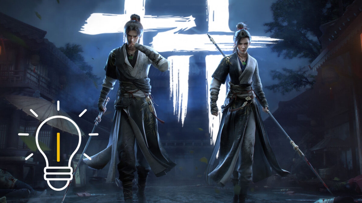 Zwei Kampfkünstler in traditionellen, dunkelgrauen Gewändern stehen entschlossen nebeneinander in einer nächtlichen Szene mit blauem Licht. Beide halten lange Waffen, während hinter ihnen ein großes weißes Symbol leuchtet. Links im Vordergrund ist eine stilisierte Glühbirne als Hinweis-Icon eingeblendet.
