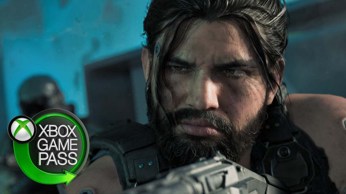 Ein Mann hält eine Waffe und schaut konzentriert.