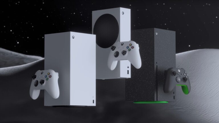 Drei verschiedene Xbox-Versionen. Zwei in Weiß und eine in Schwarz.