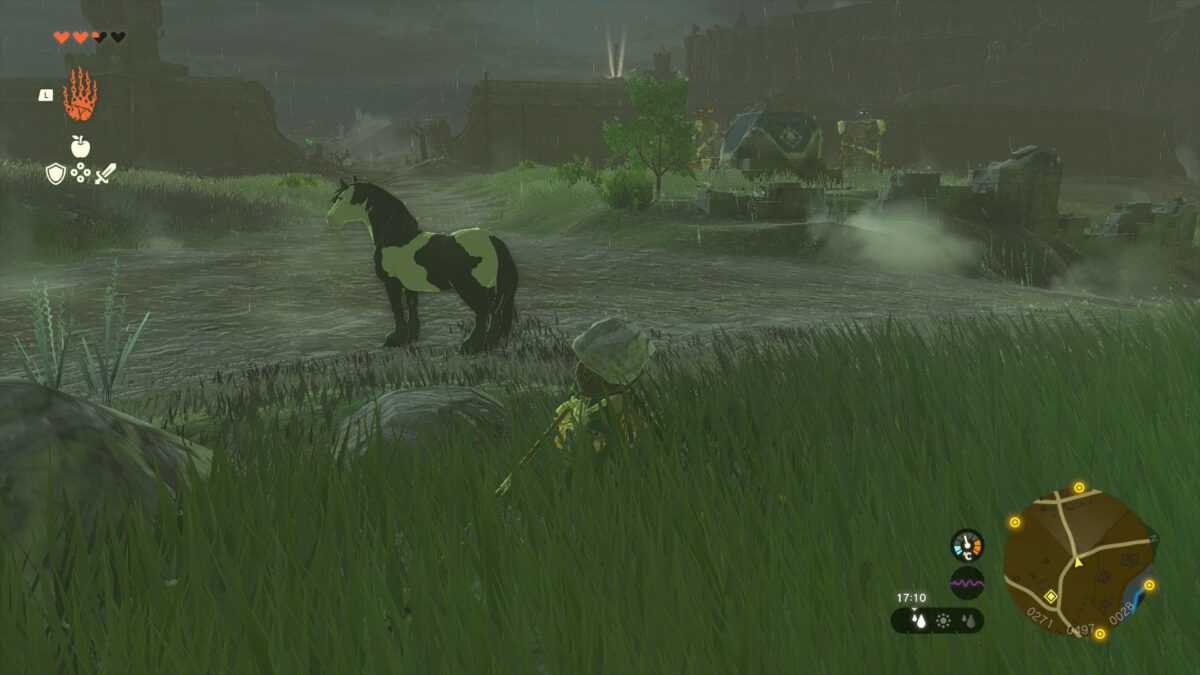 Link schleicht sich in Zelda: Tears of the Kingdom an ein Wildpferd an.