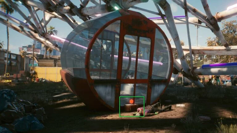 Cyberpunk 2077 Kleidung-Guide Dunkelrote intakte Riesenradgondel auf Boden mit Leiche davor