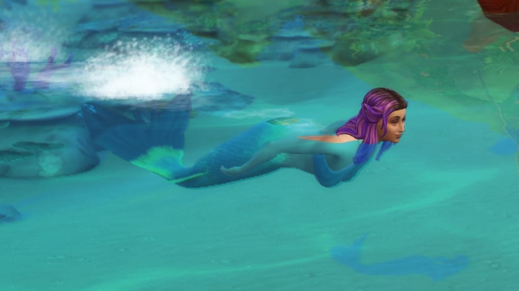 Eine Sims 4 Meerjungfrau schwimmt in niedriger Wassertiefe.